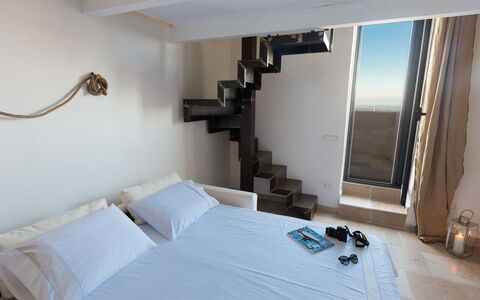 Vista Mare Da Zio Piero: Habitación, Habitación, Propiedad, Cama, Mueble, Pared, Diseño De Interiores, Sábana, Edificio, Suelo