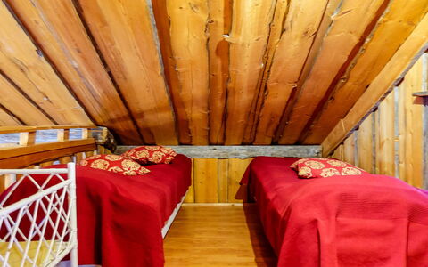 Teeritaivas: Madera, Diseño De Interiores, Suelo, Habitación, Piso, Cama, Techo, Mueble, Lecho, Sábana