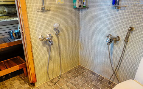 Teeritaivas: Arreglo De Tubería, Piso, Baño, Alcachofa De La Ducha, Suelo, Plomería, Diseño De Interiores, Ducha, Loseta, Material Compuesto
