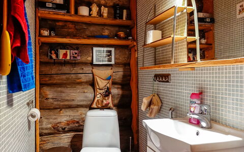 Teeritaivas: Madera, Diseño De Interiores, Arreglo De Tubería, Habitación, Estantería, Manchas De Madera, Asiento Del Baño, Estante, Plomería, Madera Dura