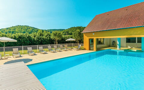 Montignac 651: Cielo, Edificio, Agua, Propiedad, Piscina, Azul, Planta, Azur, Verde, Sombra