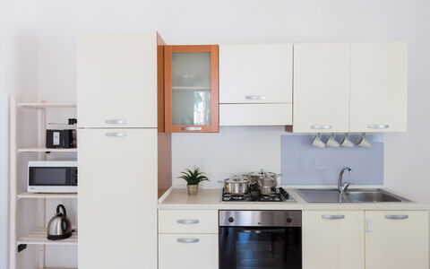 Villetta Ferreri: Habitación, Cocina, Mostrador, Mueble, Propiedad, Gabinetes, Diseño De Interiores, Edificio, Casa, Alacena