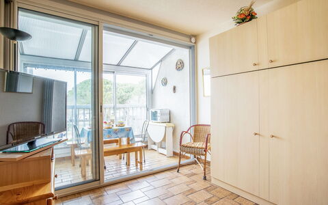 Port Camargue 520: Propiedad, Mueble, Madera, Silla, Diseño De Interiores, Edificio, Gabinetes, Suelo, Piso