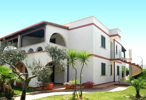 Prato Inglese Destro: Planta, Edificio, Cielo, Propiedad, Ventana, Casa, El Terreno Del Lote, Árbol, Barrio, Barrio Residencial