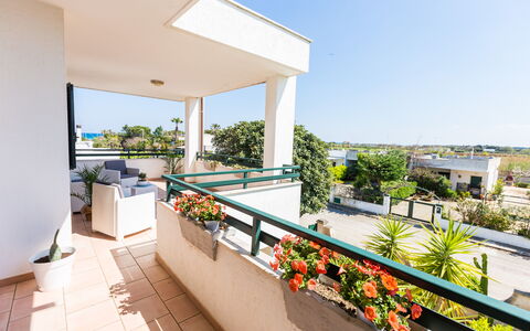 Appartamento Panorama Sul Mare: Propiedad, Edificio, Bienes Raíces, Casa, Departamento, Balcón, Casa, Arquitectura, Villa, Habitación