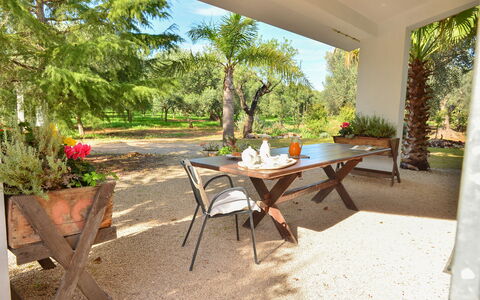 L'alcova: Propiedad, Bienes Raíces, Casa, Mesa, Edificio, Habitación, Patio, Casa, Diseño De Interiores, Mueble
