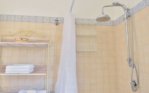 L'alcova: Baño, Habitación, Arreglo De Tubería, Barra De La Ducha, Barra De La Ducha, Loseta, Linos, Ducha