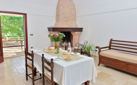 L'alcova: Habitación, Propiedad, Mueble, Mesa, Diseño De Interiores, Comedor, Bienes Raíces, Casa, Suelo, Edificio