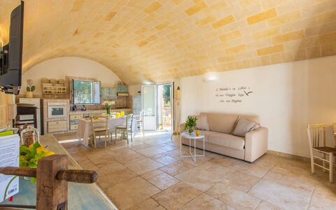 Trullo Con Piscina Per Bambini: Propiedad, Mueble, Sofá, Mesa, Diseño De Interiores, Arquitectura, Piso, Suelo, Sala, Silla