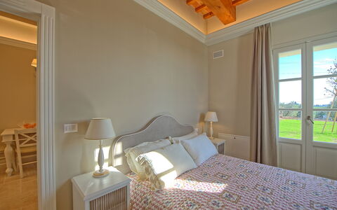 Il Sole Di Vino: Habitación, Habitación, Propiedad, Mueble, Cama, Sábana, Diseño De Interiores, Edificio, Marco De La Cama, Techo