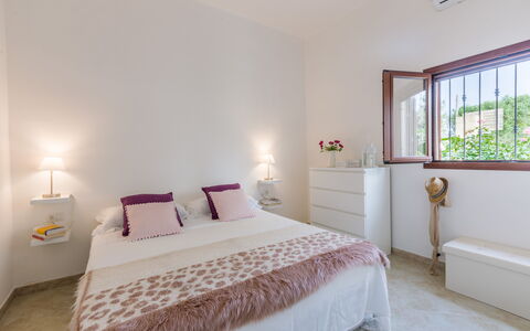 Lamia Di Nonna Mena: Habitación, Habitación, Cama, Mueble, Propiedad, Sábana, Marco De La Cama, Diseño De Interiores, Lecho, Colchón
