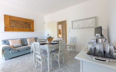 Villa Nettuno: Habitación, Propiedad, Mueble, Diseño De Interiores, Sala, Edificio, Mesa, Casa, Bienes Raíces, Casa