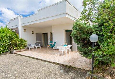 Villa Nettuno: Propiedad, Casa, Bienes Raíces, Edificio, Casa, Arquitectura, Habitación, Villa, Barrio Residencial, Fachada