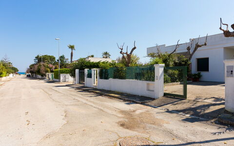 Villa Stelladali: Propiedad, El Terreno Del Lote, Barrio Residencial, Árbol, Bienes Raíces, Casa, Barrio, Casa, La Carretera, Edificio