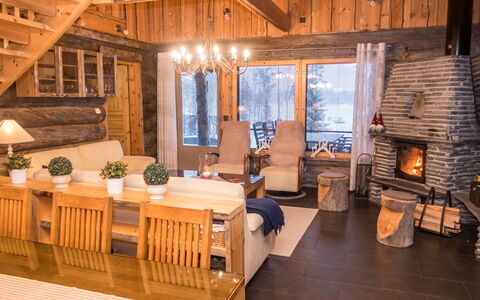 Villa Aurora: Mueble, Diseño De Interiores, Madera, Techo, Sala, Habitación, Piso, Mesa, Encendiendo, Silla