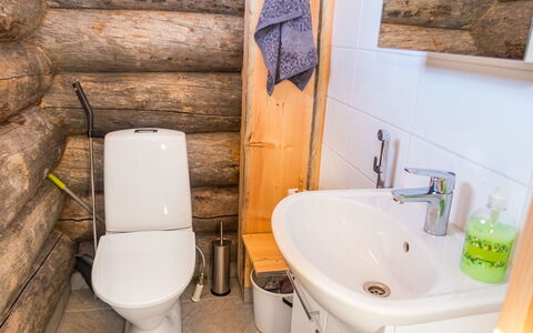 Villa Aurora: Madera, Asiento Del Baño, Piso, Suelo, Arreglo De Tubería, Baño, Plomería, Manchas De Madera, Baño, Madera Dura