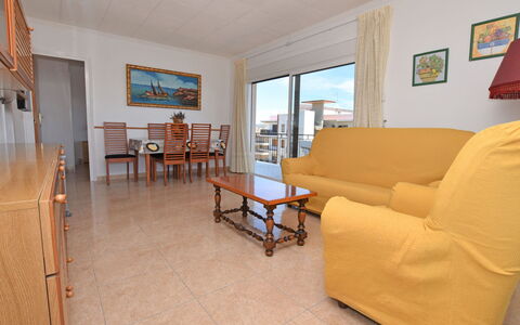 Helen: Propiedad, Habitación, Suelo, Mueble, Edificio, Bienes Raíces, Sala, Casa, Diseño De Interiores, Madera Dura