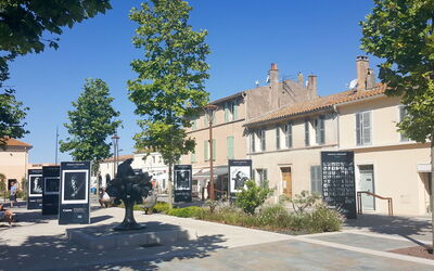 Saint-Tropez 260: Cielo, Planta, Edificio, Propiedad, Ventana, Árbol, Superficie De La Carretera, Casa, Diseño Urbano, El Terreno Del Lote