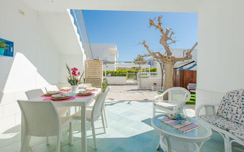 Casa Rosa: Propiedad, Habitación, Diseño De Interiores, Edificio, Casa, Mueble, Bienes Raíces, Mesa, Departamento, Casa