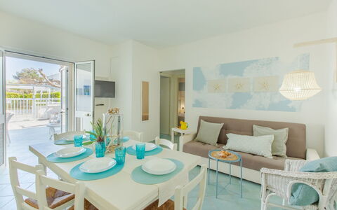Casa Rosa: Habitación, Propiedad, Mueble, Diseño De Interiores, Sala, Turquesa, Mesa, Mesa De Café, Edificio, Azur