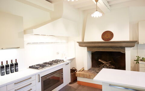 La Rimessa: Propiedad, Habitación, Diseño De Interiores, Mueble, Edificio, Mostrador, Cocina, Casa, Bienes Raíces, Suelo
