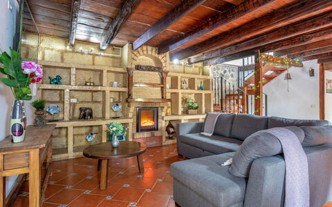 Villa Torrita: Mueble, Mesa, Sofá, Marco, Planta, Madera, Planta De Casa, Diseño De Interiores, Arquitectura, Sala