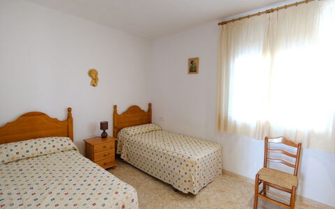 Sofía: Mueble, Propiedad, Ventana, Comodidad, Azur, Textil, Madera, Cortina, Diseño De Interiores