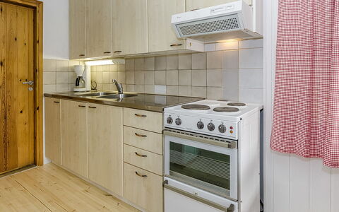 Haapalehto: Mueble, Silla, Mueble Para Exteriores, Mesa, Madera, Mesa Al Aire Libre, Cocina Y Comedor Mesa, Sombra, Jardín, Paraguas