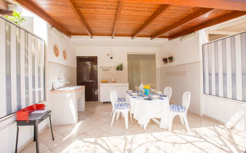 Villa Anna: Propiedad, Habitación, Edificio, Diseño De Interiores, Casa, Bienes Raíces, Mueble, Casa, Comedor, Techo