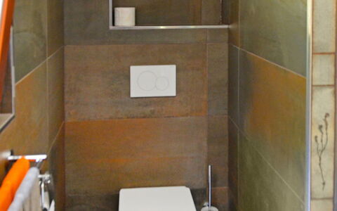Chalet la Frêtaz: Marrón, Baño, Baño, Edificio, Arreglo De Tubería, Púrpura, Madera, Suelo, Piso