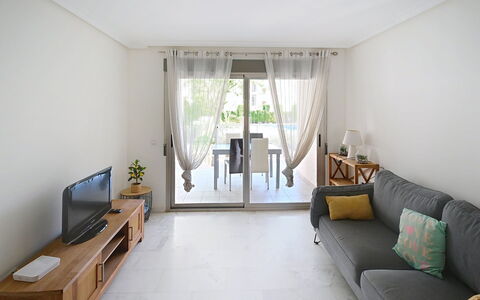Zephyrus: Mueble, Diseño De Interiores, Piso, Suelo, Sofá, Madera, Sala, Habitación, Mesa, Techo