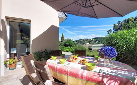 Meeresblick: Mueble, Paraguas, Silla, Mueble Para Exteriores, Mesa, Mesa Al Aire Libre, Sombra, Cocina Y Comedor Mesa, Eco Hotel, Jardín