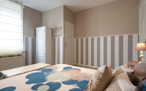 Memories: Propiedad, Comodidad, Edificio, Azur, Madera, Textil, Piso, Marco De La Cama, Sala, Sombra