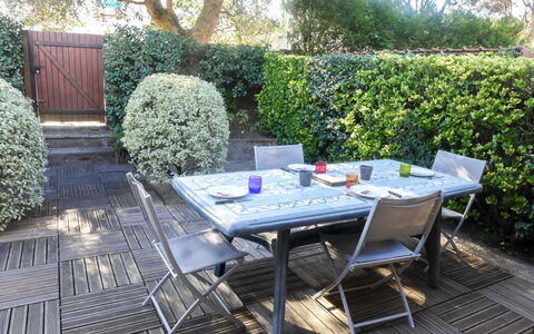 Lotissement les Rives de Capbreton: Mesa, Propiedad, Mueble, Mesa Al Aire Libre, Patio Interior, Patio, Jardín, Yarda, Hierba, Casa