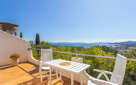 Les Bougainvillées: Balcón, Silla, Eco Hotel, Villa