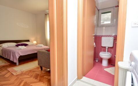 Ivica & Marica: Propiedad, Mueble, Edificio, Diseño De Interiores, Comodidad, Textil, Madera, Suelo, Ventana, Piso