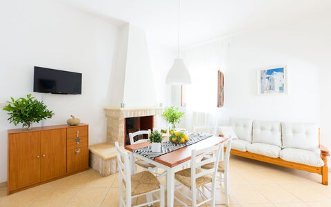 Villa Mediterranea: Propiedad, Habitación, Mueble, Diseño De Interiores, Edificio, Suelo, Casa, Mesa, Sala, Bienes Raíces