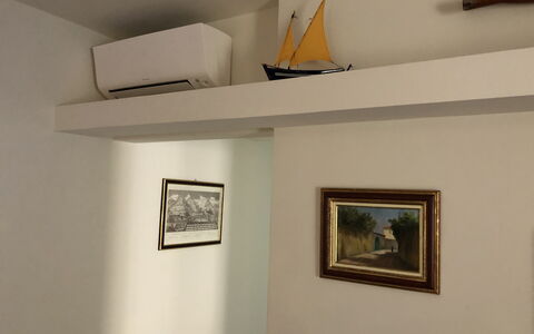 Dai Fiorentini - Apartment In Levanto: Marco, Edificio, Rectángulo, Madera, Estante, Estantería, Pared, Suelo, Arte, Piso
