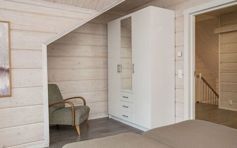 Villa Puronotko: Mueble, Silla, Mueble Para Exteriores, Mesa, Madera, Mesa Al Aire Libre, Cocina Y Comedor Mesa, Sombra, Jardín, Paraguas