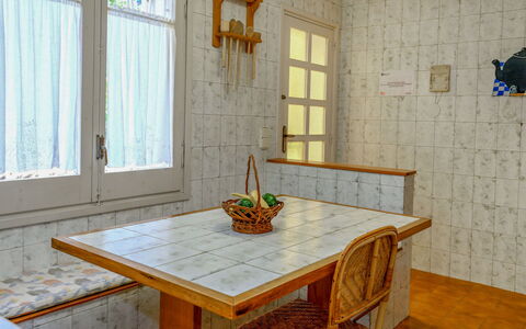 La Marina Blanca: Habitación, Propiedad, Mueble, Diseño De Interiores, Suelo, Edificio, Mesa, Casa, Techo, Comedor