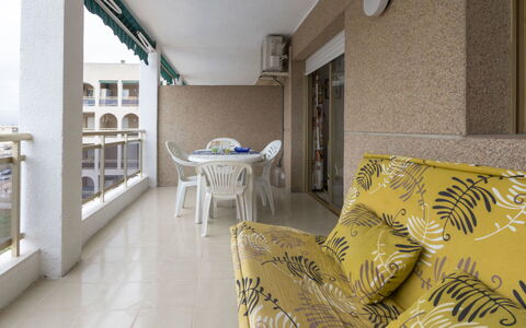 La Pineda 156: Propiedad, Habitación, Diseño De Interiores, Suelo, Amarillo, Pared, Edificio, Mueble, Bienes Raíces, Casa