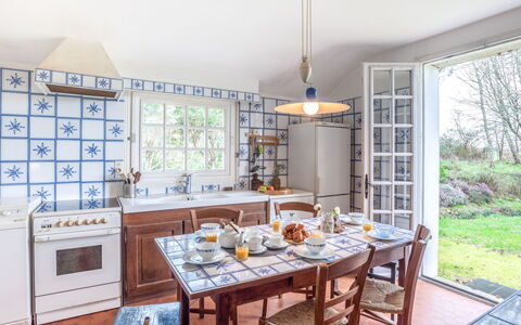 Kerlioret: Propiedad, Habitación, Mueble, Cocina, Amarillo, Diseño De Interiores, Bienes Raíces, Casa, Edificio, Casa