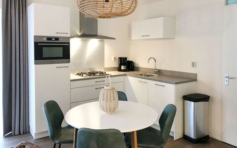 Citta Romana: Mueble, Mostrador, Mesa, Gabinetes, Propiedad, Cocina, Silla, Madera, Diseño De Interiores, Encendiendo