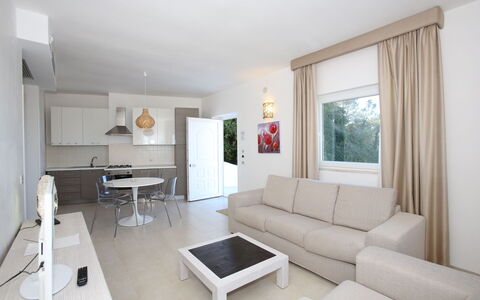 Residence Montesarago: Mesa, Propiedad, Sofá, Mueble, Comodidad, Sala, Madera, Sofá Cama, Edificio, Marco