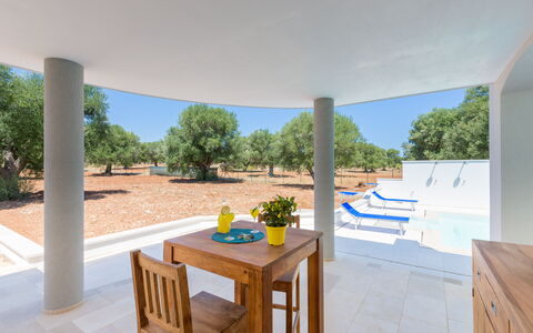 Villa Stella Cadente: Mesa, Planta, Mueble, Cielo, Azur, Silla, Edificio, Diseño De Interiores, Madera, Árbol