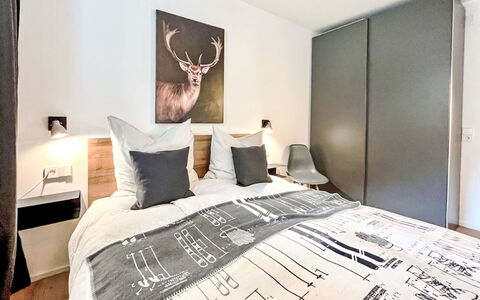 Auszeit: Cama, Mueble, Diseño De Interiores, Habitación, Lecho, Sábana, Pared, Madera, Piso, Linos