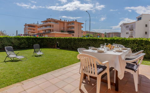 Pals 1646: Barrio Residencial, Casa, Departamento, Balcón, Sombra, Condominio, Piscina, Yarda, Césped, Recurso