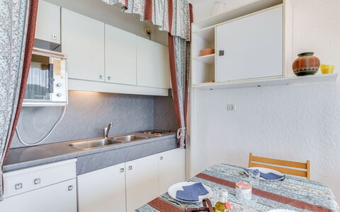 Escale Plage: Habitación, Propiedad, Mueble, Cocina, Edificio, Diseño De Interiores, Casa, Bienes Raíces, Propiedad Material, Suelo