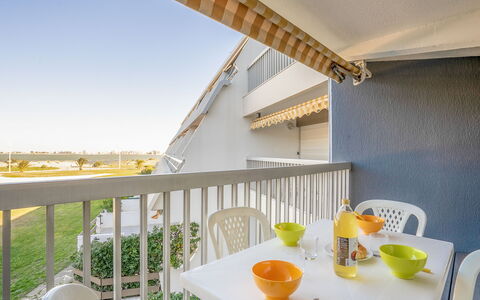 Résidence du Golfe: Propiedad, Amarillo, Habitación, Casa, Bienes Raíces, Edificio, Balcón, Diseño De Interiores, Mueble, Arquitectura