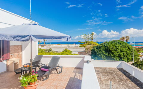 Villa Pantanagianni Beach: Cielo, Nube, Planta, Maceta, Mueble Para Exteriores, Agua, Sombra, Silla, Balneario, Piscina